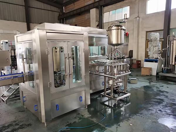 全自动/半自动液体肥灌装生产线 10公斤桶装液态肥生产线中意隆销售